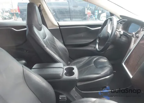 2014 Tesla Model S z USA, uszkodzony, nr VIN 5YJSA1S13EFP41107